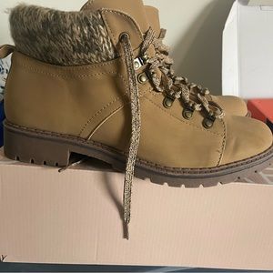Women tan brown winter boot size 11